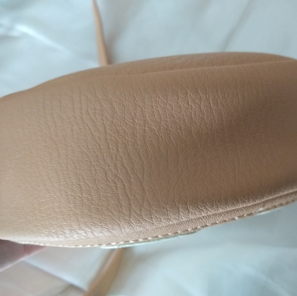 NEW! LC Lauren Conrad Purse Daisy Accent. - Picture 3 of 6